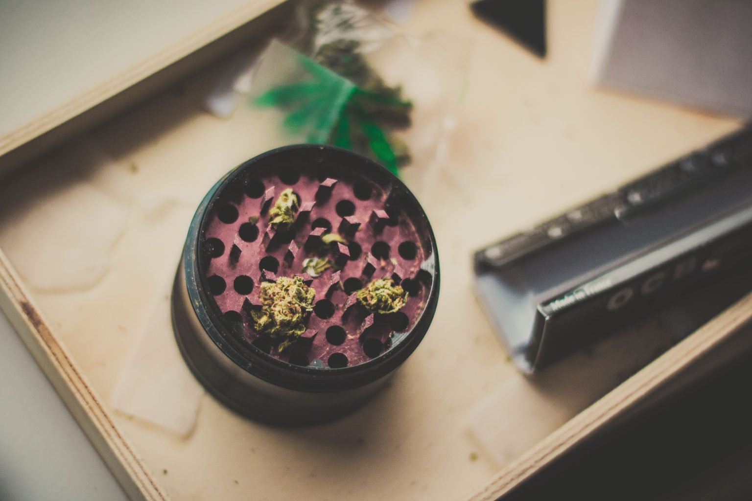 How To Clean A Grinder - Marijuana Beginners